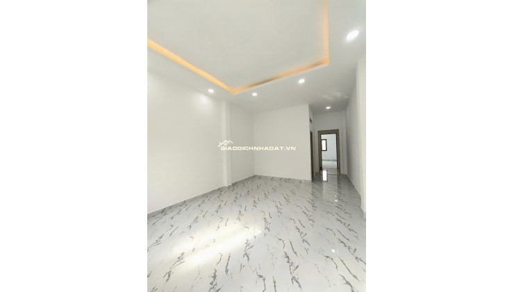 Bán nhà mới xây 3 tầng Long Hòa, thanh toán trước chỉ 900 triệu, nhận nhà ngay.