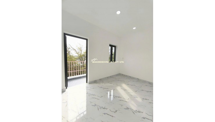 Bán nhà mới xây 3 tầng Long Hòa, thanh toán trước chỉ 900 triệu, nhận nhà ngay.