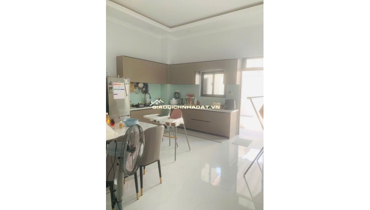 BÁN NHÀ 2 TẦNG – 5M X 27M – CÓ SÂN TRƯỚC SAU THOÁNG MÁT. LH:0988736135