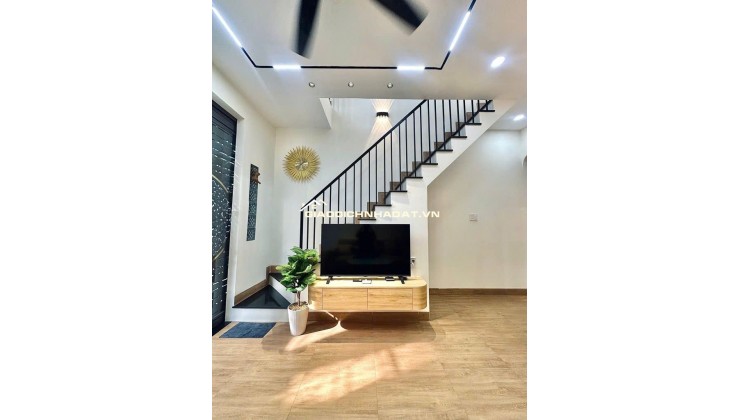 BÁN NHÀ TÂN KỲ TÂN QUÝ. DT (4X9). SẴN SHR. CHỈ 5.5 TỶ. LH:0905029420.