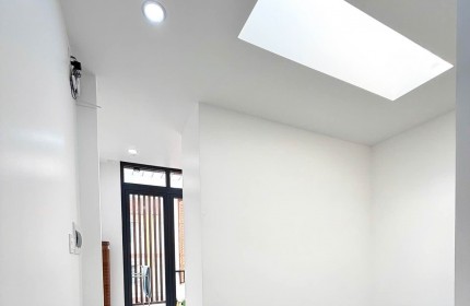 BÁN NHÀ 3 TẦNG MỚI XÂY KHU VỰC TÂN SƠN NHÌ, HẺM XE HƠI 6M THÔNG THOÁNG GẦN TRƯỜNG CẤP 2, 9.x Tỷ