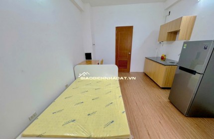 CHO THUÊ CHDV NGAY TRUNG TÂM QUẬN 1 ĐẦY ĐỦ TIỆN ÍCH, Ở NGAY. LH:0355640978