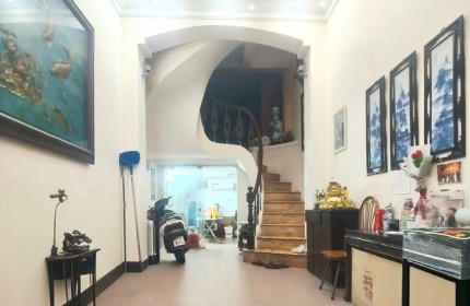 NHÀ PHÂN LÔ Ô TÔ TRÁNH - TRUNG TÂM HAI BÀ TRƯNG - KINH DOANH SẦM UẤT