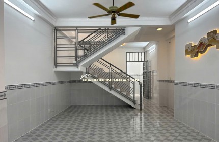 Bán nhà 1 trệt 2 lầu trống suốt mới 100%, hẻm 94// Phú Thọ Hoà Tân Phú