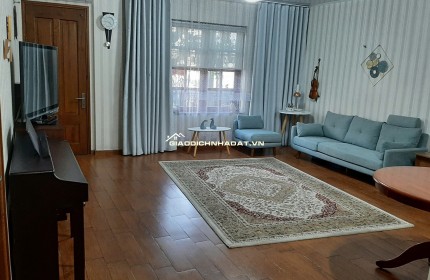 Bán căn hộ 12 Võ Văn Kiệt Q1 ngay trung tâm thành phố DT 71m2