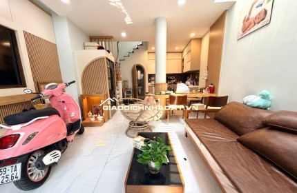 Hẻm Ô Tô - 3 Tầng đúc - Sát Mặt Tiền - Chỉ cách Quận 1 Cây cầu - 42m2 - Nhà mới vào ở ngay - P. Bình Lợi Trung