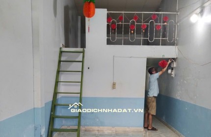 Cho thuê nhà nguyên căn ngay chợ Long Thạnh, xã Cần Giờ 70m2 chỉ 9tr/th. Lh:0932234469.