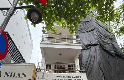 Chính chủ cho thuê nguyên căn sát góc, hướng Đông, mặt phố Bà Triệu, Q.Hai Bà Trưng, Hà Nội.