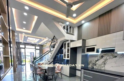 Nhà xây mới 2 tầng gần UBND xã Bến Lức , DT 100m2, nhận nhà ngay