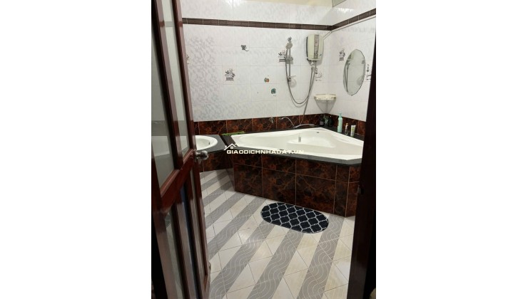 Bán nhà MT 122 Nguyễn Văn Cừ Q1 vị trí siêu đẹp tiện kinh doanh