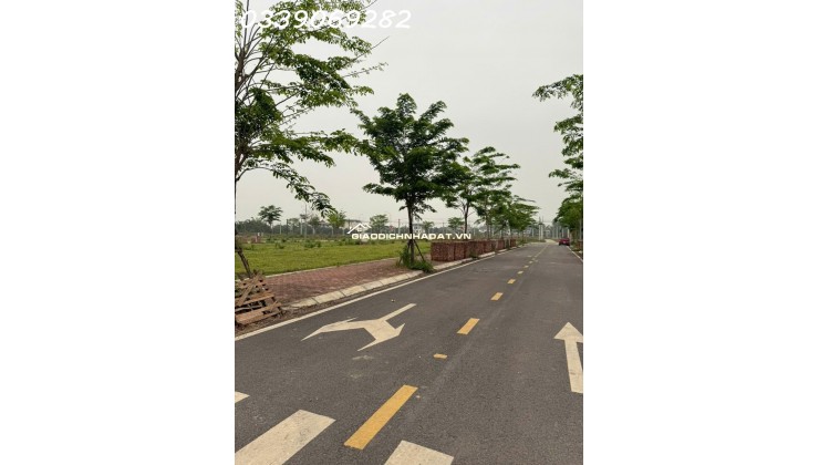 Thanh lý lô đất 100m2 gần Đại học Quốc Gia, khu vực trung tâm Hòa Lạc. Phù hợp xây trọ, đầu tư sinh lời, kết nối Metro 5 – Quốc Lộ 21. Liên hệ xem