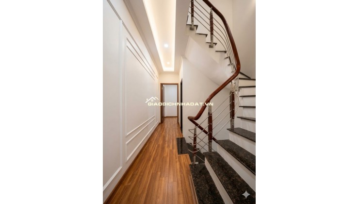 Nhà gần Trích Sài Tây Hồ ngõ thông – 2 phút hồ - thế đất đẹp – 3 gác đỗ cửa - ở sướng