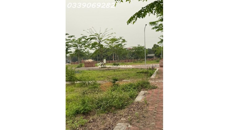 Thanh lý lô đất 100m2 gần Đại học Quốc Gia, khu vực trung tâm Hòa Lạc. Phù hợp xây trọ, đầu tư sinh lời, kết nối Metro 5 – Quốc Lộ 21. Liên hệ xem