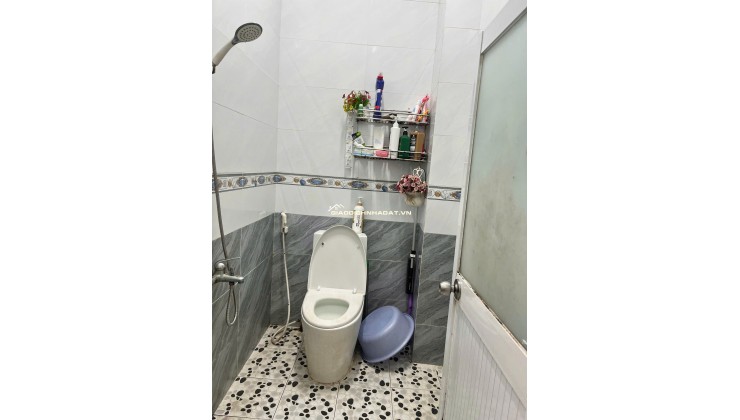 BÁN NHÀ CHÍNH CHỦ: NHỎ, ĐẸP, CHẮC CHẮN, HẺM THÔNG - RỘNG, KDC THÂN THIỆN. LH:0989051114.