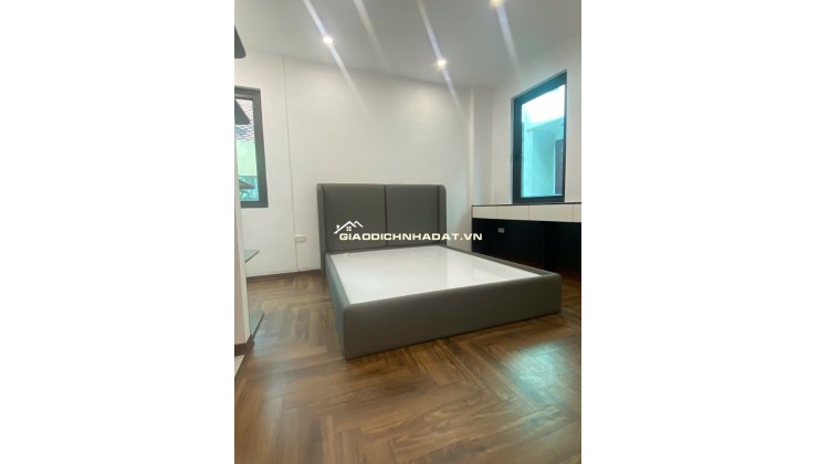 Bán nhà lô góc tt cầu giấy gần phố, ở ngay - ful nội thất đẹp thông tứ tung