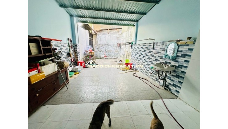 NGAY TAM CHÂU - NHÀ DIỆN TÍCH KHỦNG 100m2 - SÂN TRƯỚC NHÀ SIÊU RỘNG