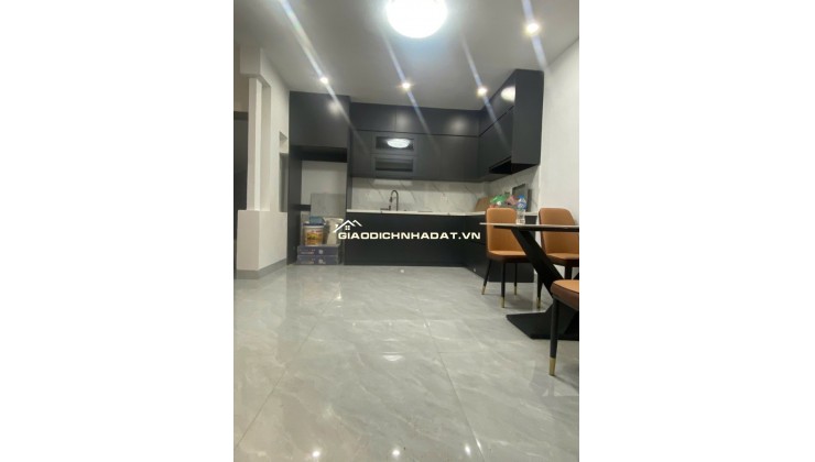 Bán nhà lô góc tt cầu giấy gần phố, ở ngay - ful nội thất đẹp thông tứ tung