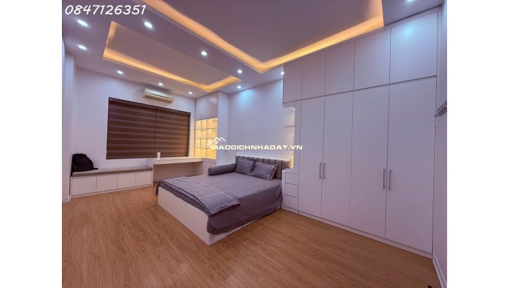 NHÀ ĐẸP QUAN HOA FULL NỘI THẤT XỊN 38m 5T nhà ngõ thông, gần phố, ngập tràn tiện ích