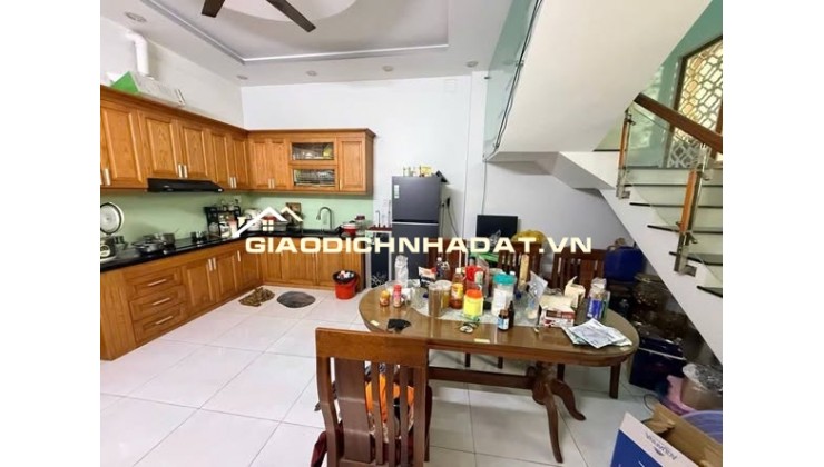 + BÁN NHÀ LÊ VĂN KHƯƠNG QUẬN 12
+ Dt : 4.4m x 15m 63m2
+ Kc : 3 tầng 3pn
+ Giá : 7 Tỷ