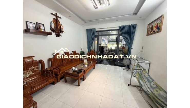 + BÁN NHÀ LÊ VĂN KHƯƠNG QUẬN 12
+ Dt : 4.4m x 15m 63m2
+ Kc : 3 tầng 3pn
+ Giá : 7 Tỷ