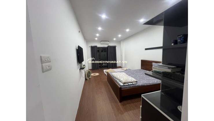 NHÀ ĐẸP QUAN HOA FULL NỘI THẤT XỊN 38m 5T nhà ngõ thông, gần phố, ngập tràn tiện ích