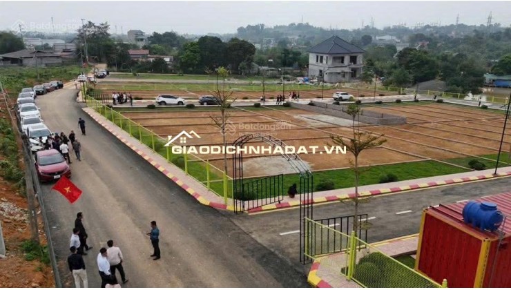 Chính chủ cần bán lô đất tại Hòa Lạc cách Quốc lộ 21 300m diện tích 100m2 mặt tiền 6m chỉ hơn 2 tỷ