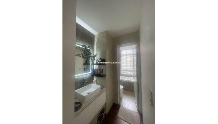 Bán căn hộ 3PN 98m2 tại Lý Thường Kiệt Q11, Tầng 8 Full nội thất