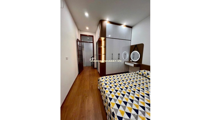 NGÃ TƯ SỞ - OTO QUA NHÀ 3 THOÁNG - 6 TẦNG VỪA Ở VỪA KINH DOANH - CHƯA TỚI 8 TỶ , 7,9 TỶ