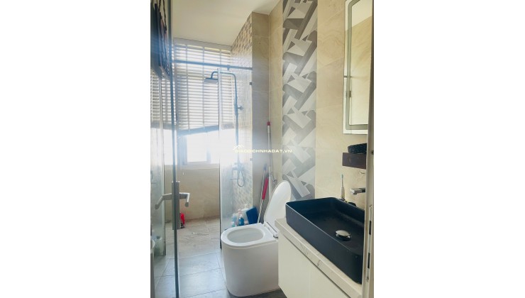 Bán căn hộ 3PN 98m2 tại Lý Thường Kiệt Q11, Tầng 8 Full nội thất