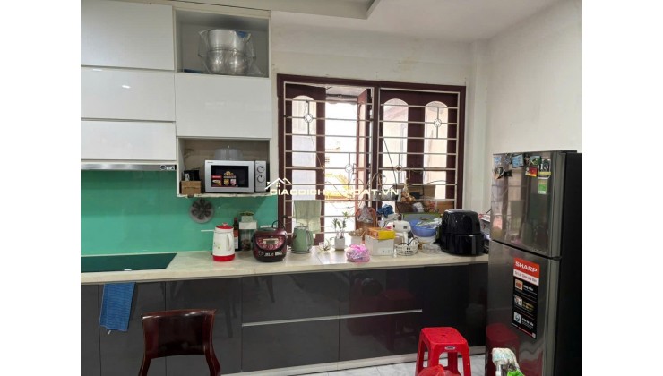 Bán nhà MT 122 Nguyễn Văn Cừ Q1 vị trí siêu đẹp tiện kinh doanh