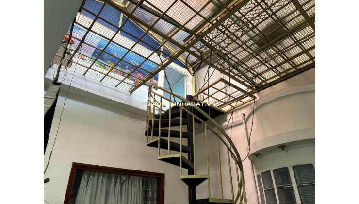 Bán nhà MT 122 Nguyễn Văn Cừ Q1 vị trí siêu đẹp tiện kinh doanh