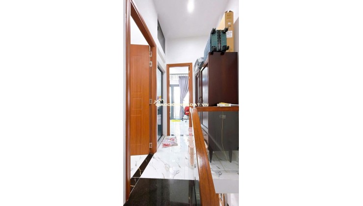  NHÀ ĐEP Q4. CAN GOC MAT TIEN DUONG SO. 2 TANG . CHI 5 TY NHINH