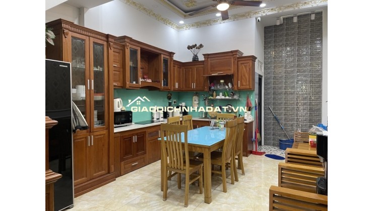 Bán nhà đường số 9, Phường  Linh Tây, Thủ Đức, TP HCM. DT 103m2, 3 tầng. Giá  7.4 tỷ, SH - 0933125879