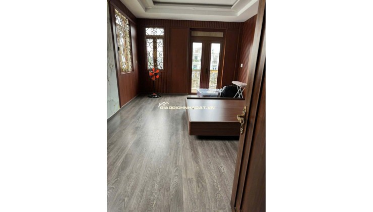 LÊN SÓNG NHÀ ĐẸP XE HƠI ĐẬU CỬA