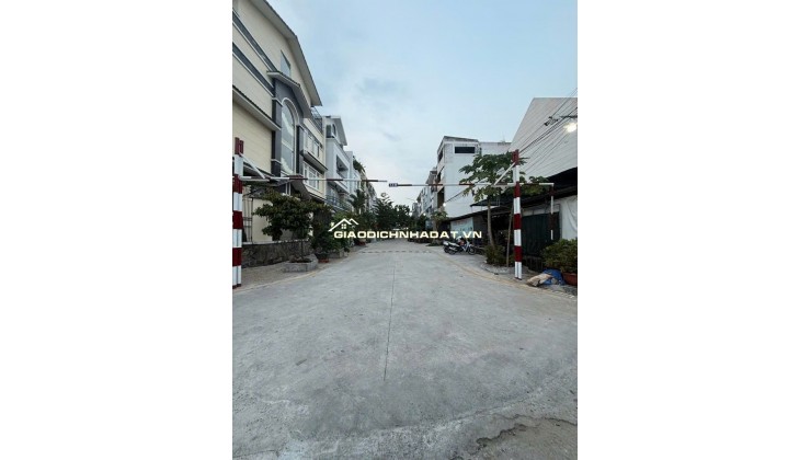 Quận 7, Hiếm, Căn Góc 10 x21m, Chỉ 29 Tỷ, Đường Lê Văn Lương, P Tân Hưng, Bán Gấp