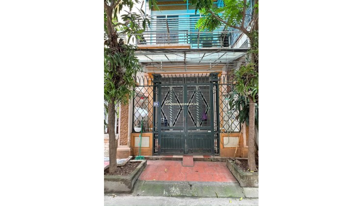 CHO THUÊ NGUYÊN CĂN KHƯƠNG TRUNG, Ô TÔ ĐỖ CỬA, ĐỦ ĐỒ CƠ BẢN, 42M 3T 12TR 0903258273