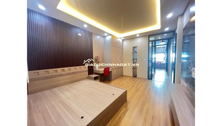 Nguyễn Văn Cừ , nhà đẹp ở ngay , full nội thất ,ngay sát cầu Chương Dương , 2 phút sang Phố Cổ , nhỉnh 11  

 SD - 56m²  dân xây chắc chắn -