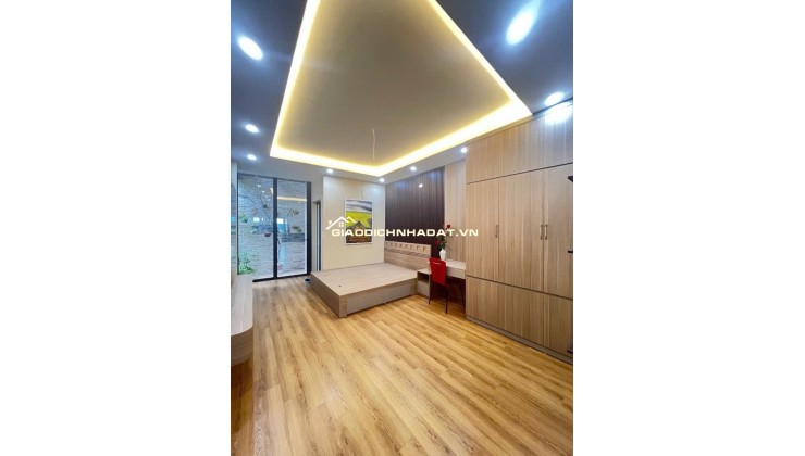 Nguyễn Văn Cừ , nhà đẹp ở ngay , full nội thất ,ngay sát cầu Chương Dương , 2 phút sang Phố Cổ , nhỉnh 11  

 SD - 56m²  dân xây chắc chắn -