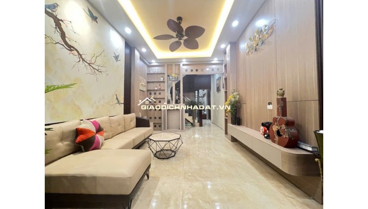 Nguyễn Văn Cừ , nhà đẹp ở ngay , full nội thất ,ngay sát cầu Chương Dương , 2 phút sang Phố Cổ , nhỉnh 11  

 SD - 56m²  dân xây chắc chắn -