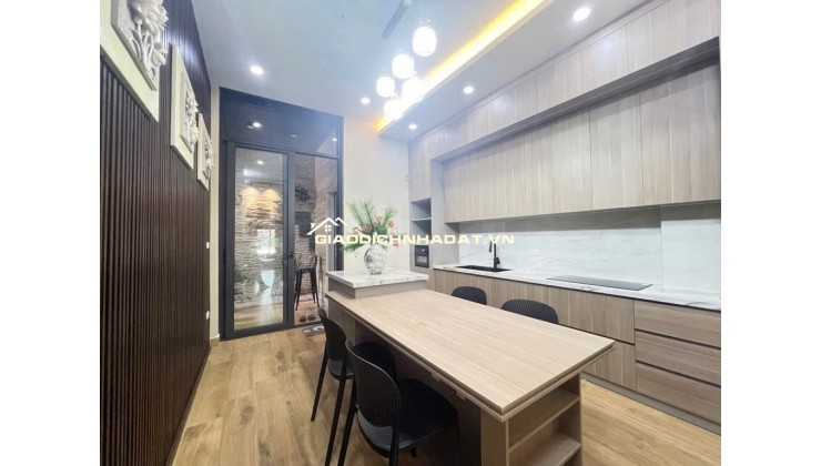 Nguyễn Văn Cừ , nhà đẹp ở ngay , full nội thất ,ngay sát cầu Chương Dương , 2 phút sang Phố Cổ , nhỉnh 11  

 SD - 56m²  dân xây chắc chắn -