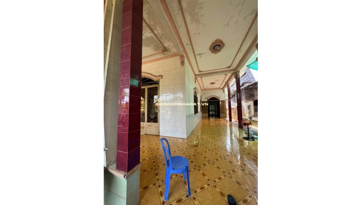 BÁN ĐẤT TẶNG NHÀ CẤP 4 TẠI ĐỒNG NAI. DT 372,1 M2. SHR. GIÁ BÁN 25XX. LH:0965156765.