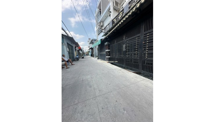 CHI 5. x TỶ- NHÀ 3 TẦNG- GẦN hOÀNG QUỐC VIỆT- HXH 6M- NGANG 5.5M- 2 LẦU- HOÀN CÔNG.