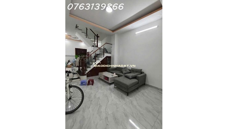 CHI 5. x TỶ- NHÀ 3 TẦNG- GẦN hOÀNG QUỐC VIỆT- HXH 6M- NGANG 5.5M- 2 LẦU- HOÀN CÔNG.