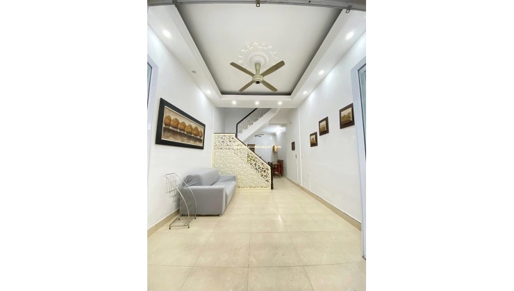 CHO THUÊ NGUYÊN CĂN KHƯƠNG TRUNG, Ô TÔ ĐỖ CỬA, ĐỦ ĐỒ CƠ BẢN, 42M 3T 12TR 0903258273