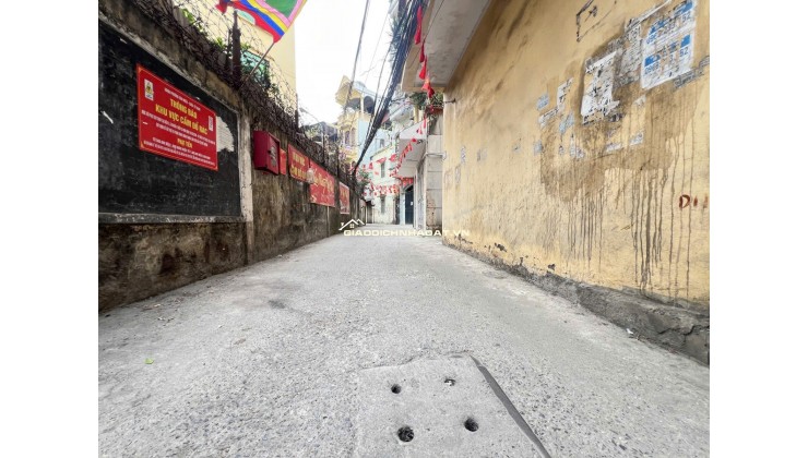 Bán nhà lô góc 2 mặt tiền, gần phố Hào Nam, Đống Đa, 30m2 5 tầng, 4,5m hơn 10 tỷ, oto đỗ cửa, đa tiện ích xung quanh.