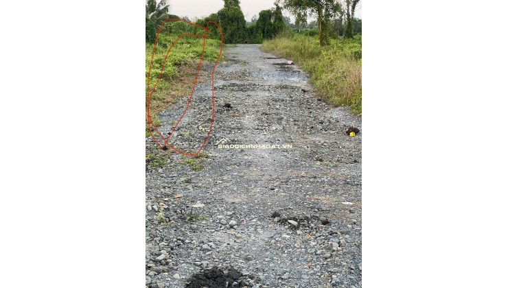 KẸT  TIỀN CẦN BÁN LÔ ĐẤT 2 MẶT TIỀN :DT 8M X 86= 688M2 CHỈ 1.6 TỶ. LH:0903198949.