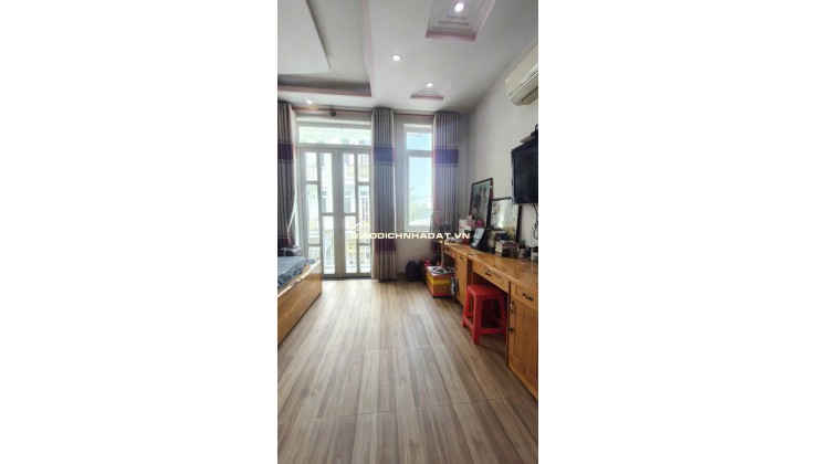Nhà 4 tầng sát MT Hà Huy Giáp – giáp Gò Vấp
