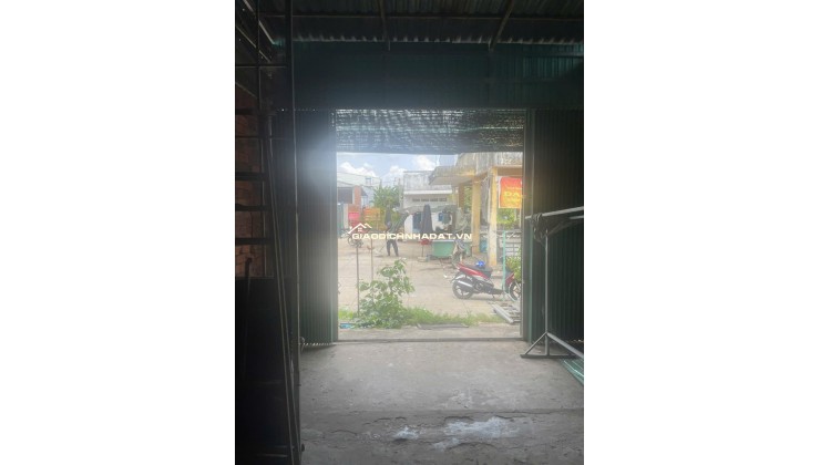 BÁN ĐẤT TẠI CHỢ DT81M2 SHR TRÊN ĐẤT CÓ NHÀ TIỀN CHẾ CỬA KÉO ĐÀI LOAN 950TR LH:0974004184 GẶP TRUNG.