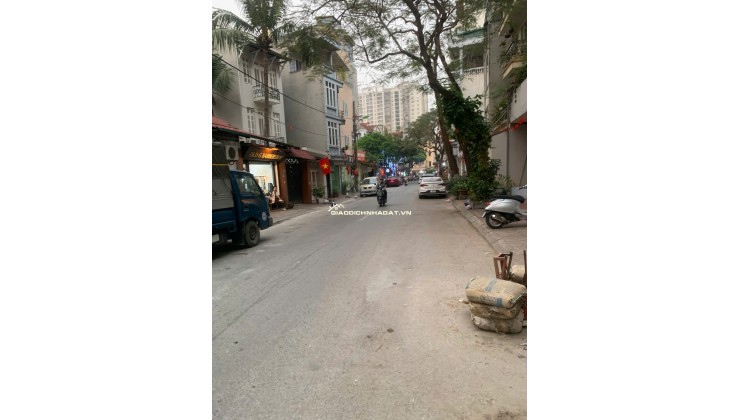 BÁN ĐẤT MẶT PHỐ ÁI MỘ - BỒ ĐỀ - LONG BIÊN HÀ NỘI. DT 120 M2 - SỔ ĐỎ - 52 TỶ. LH:0388796633.