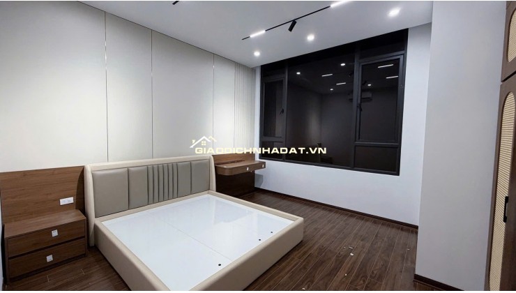 Bán nhà Nguyễn Văn Huyên 50m2, sát công viên Nghĩa Đô, vị trí hiếm